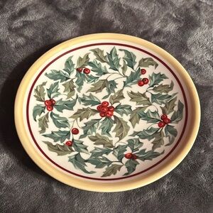 Longaberger 8” Holly Plate